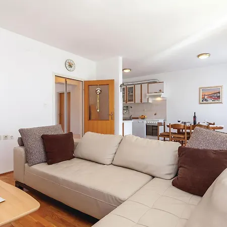 Apartment Awesome Apartment In Novi Vinodolski With Wifi *