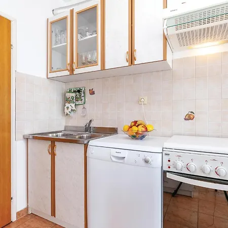 Awesome In Apartamento Novi Vinodolski