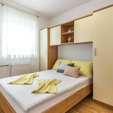Apartment Awesome Apartment In Novi Vinodolski With Wifi