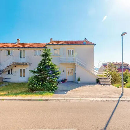 Apartment Awesome Apartment In Novi Vinodolski With Wifi *